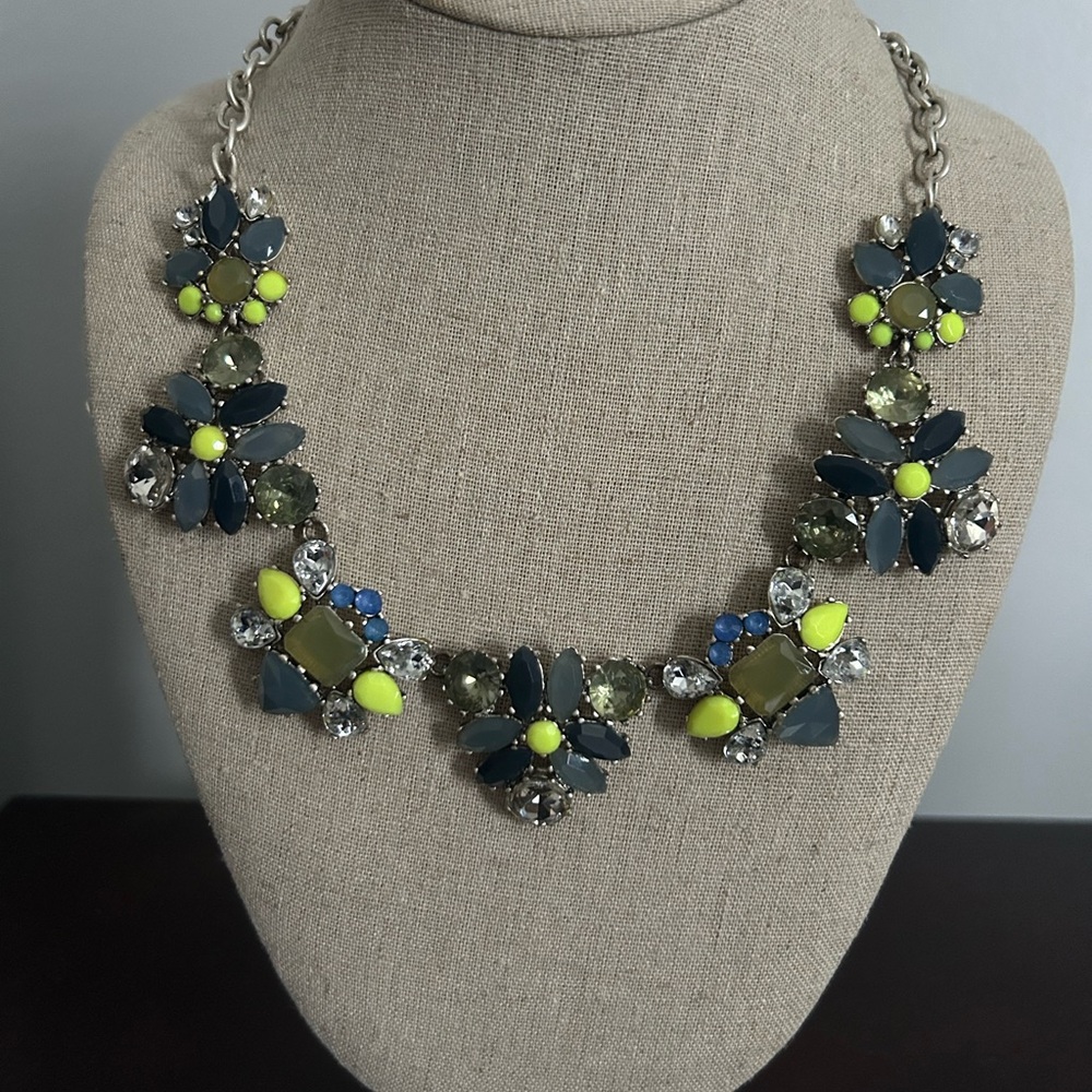 Elegant Floral Statement Necklace